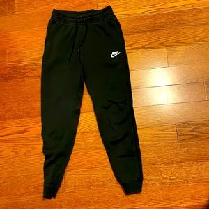 Nike Essential fleece jogger, black, size XS
